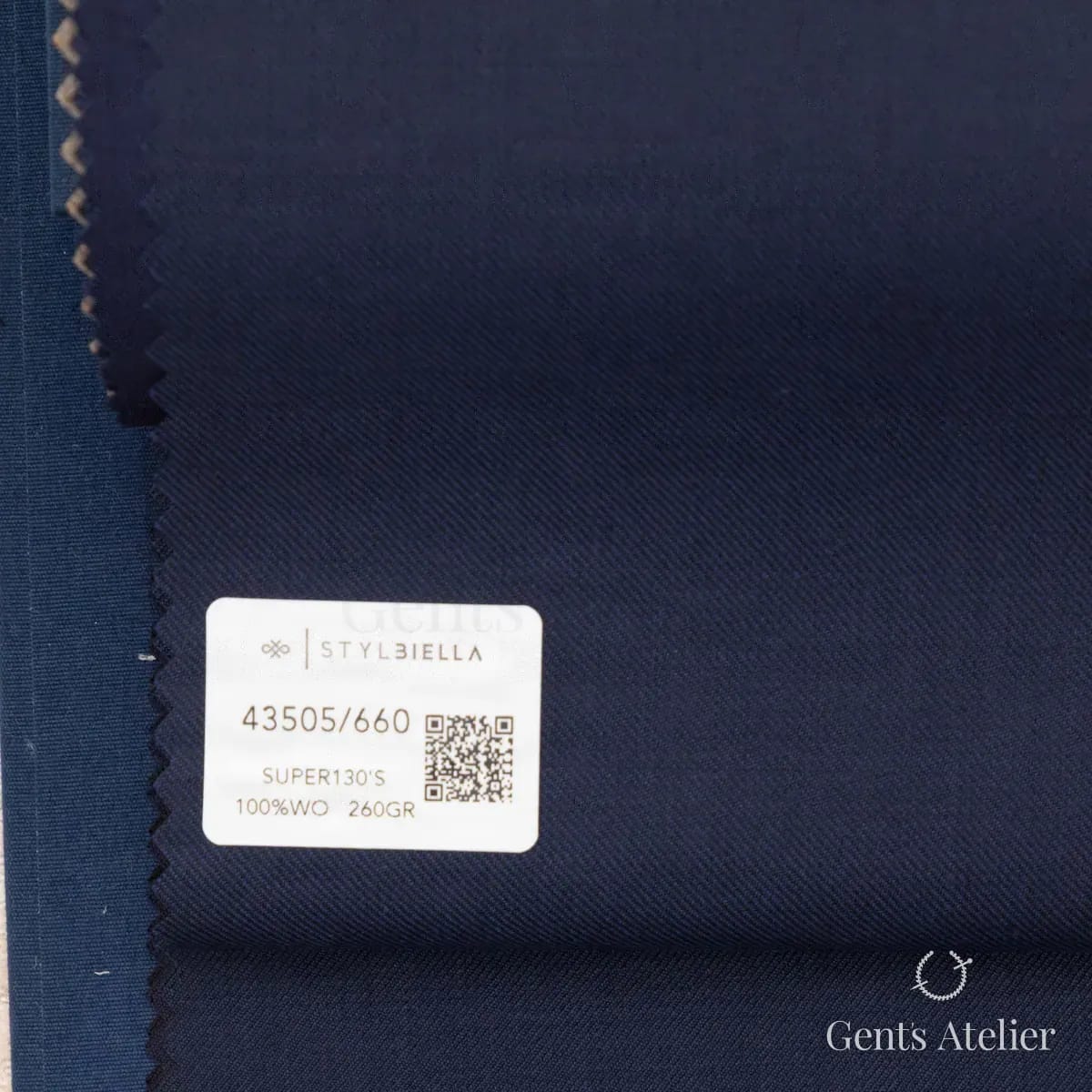 Образец ткани Stylbiella 43505/660 с этикеткой, тёмно-синий