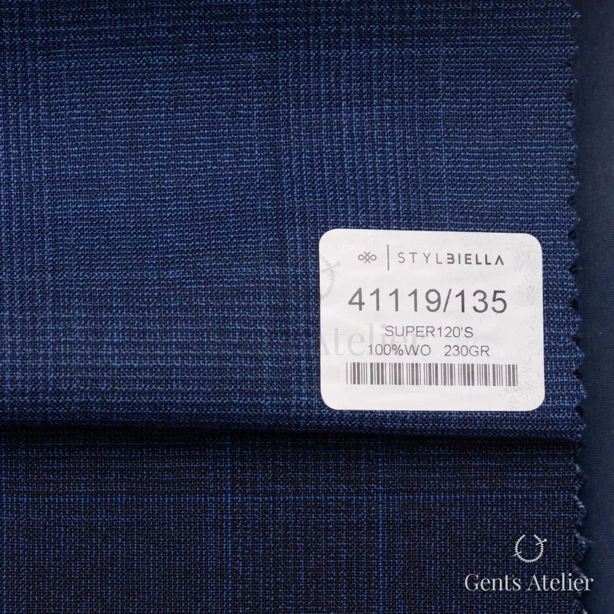 Образец ткани Stylbiella 41119/135 с этикеткой, тёмно-синий