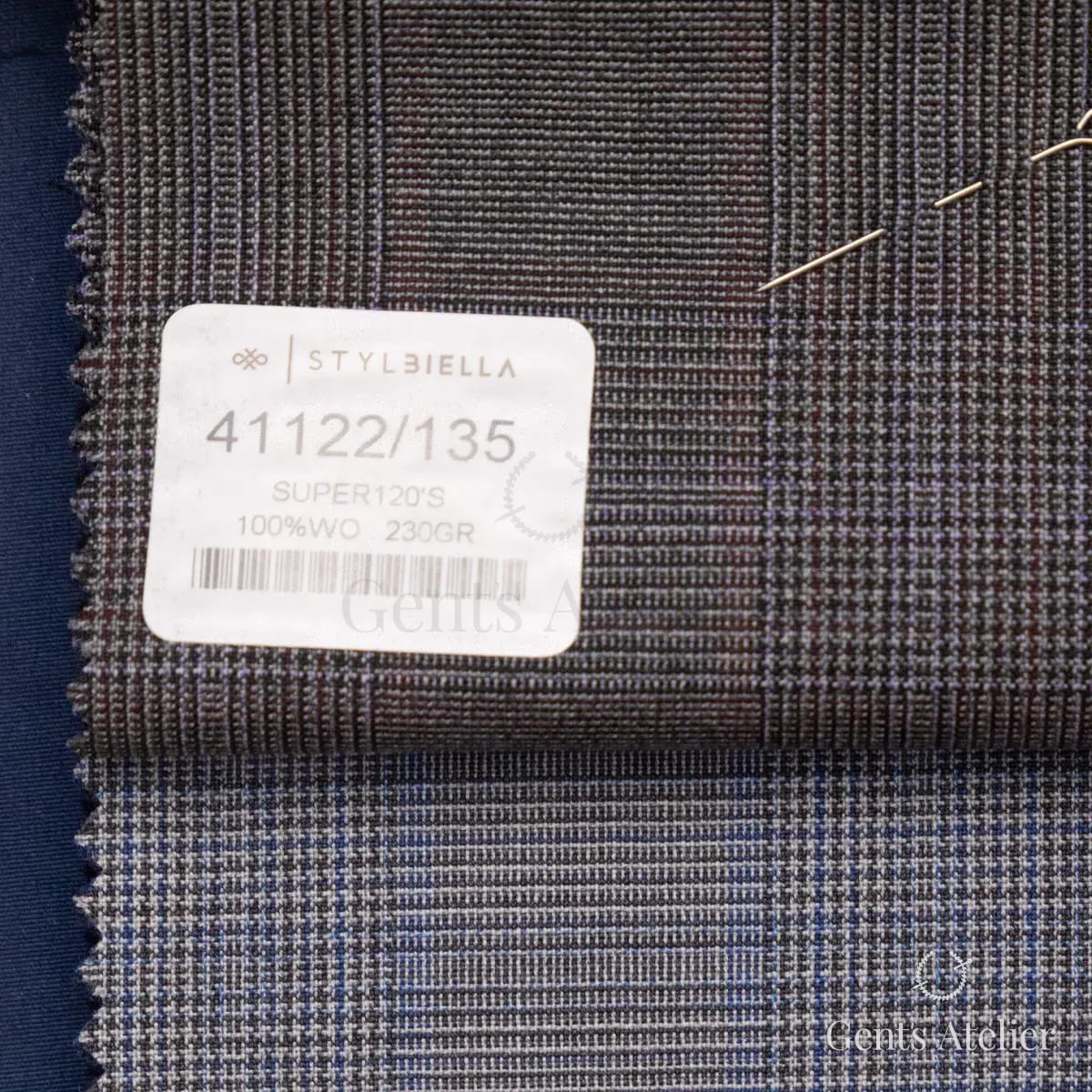 Образец ткани Stylbiella 41122/135 с этикеткой, тёмно-серый