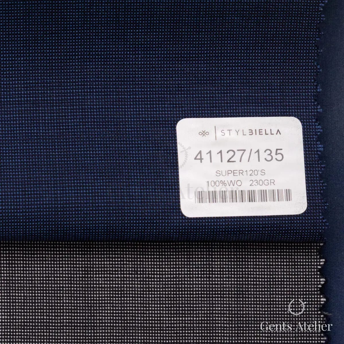 Образец ткани Stylbiella 41127/135 с этикеткой, тёмно-синий