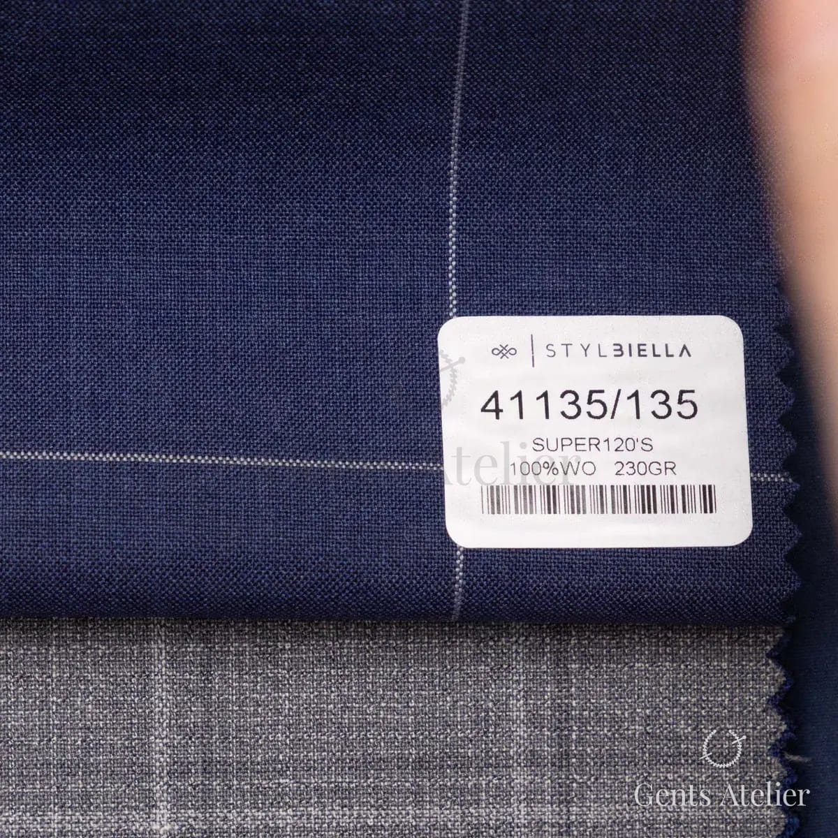 Образец ткани Stylbiella 41135/135 с этикеткой, синий