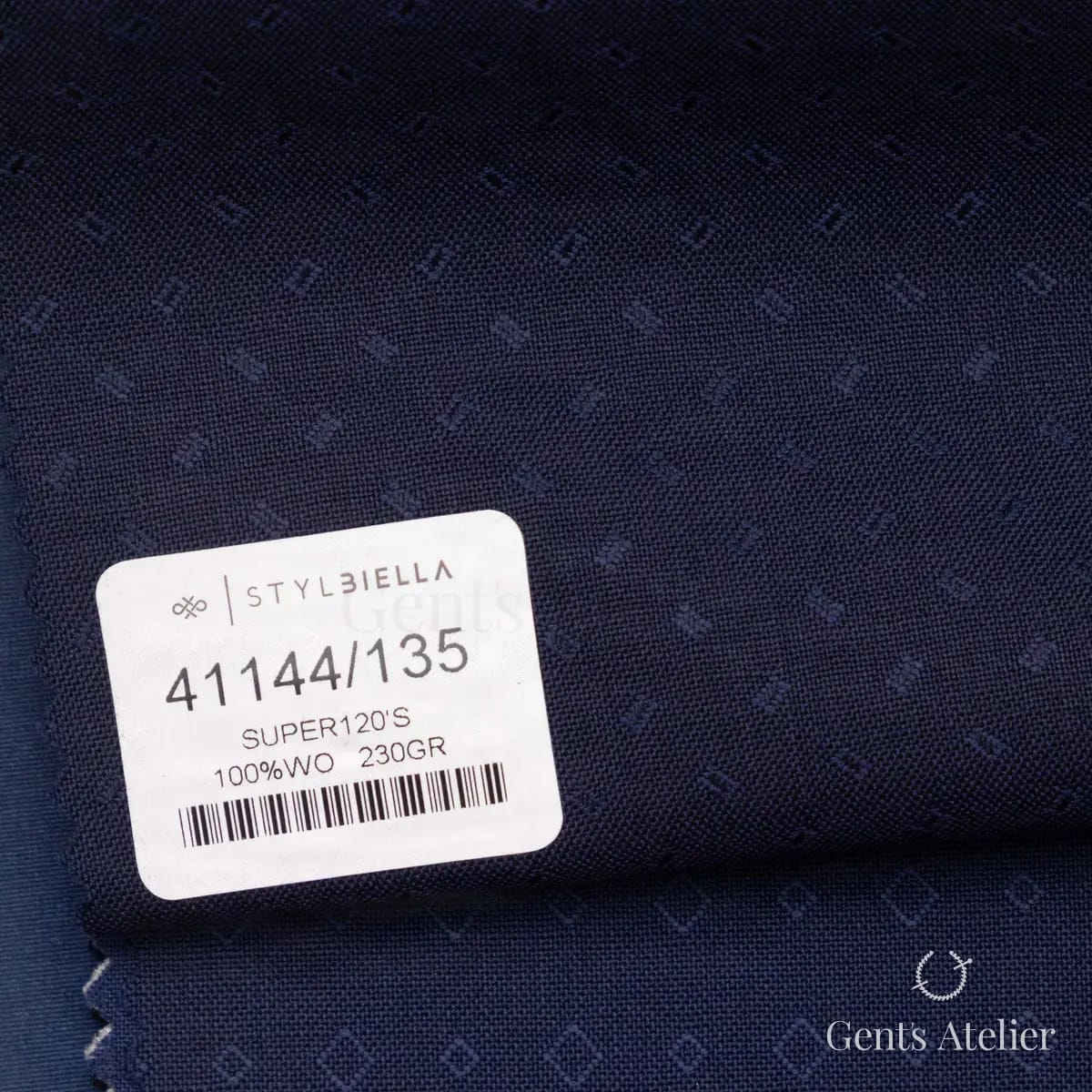 Образец ткани Stylbiella 41144/135 с этикеткой, тёмно-синий