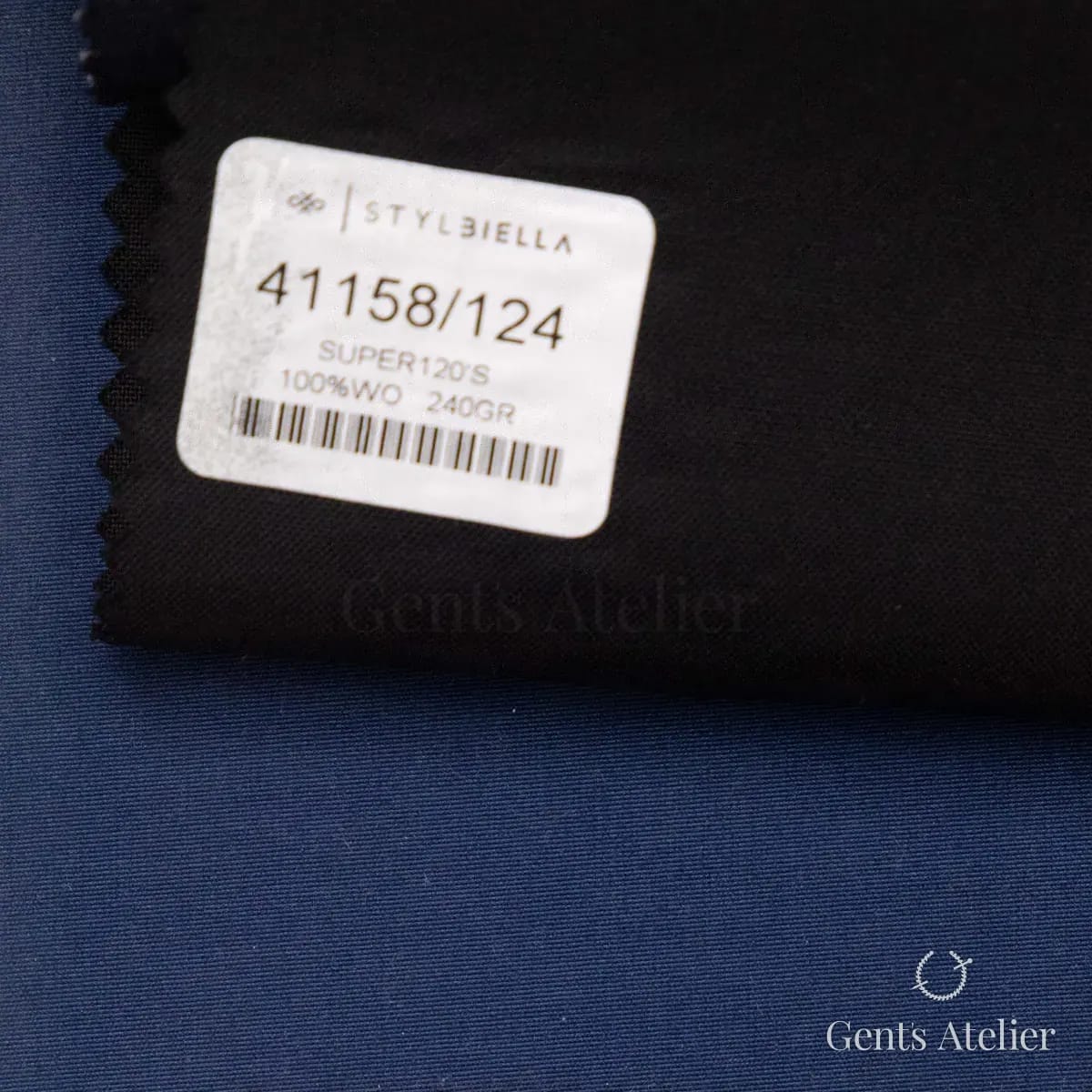 Образец ткани Stylbiella 41158/124 с этикеткой, чёрный