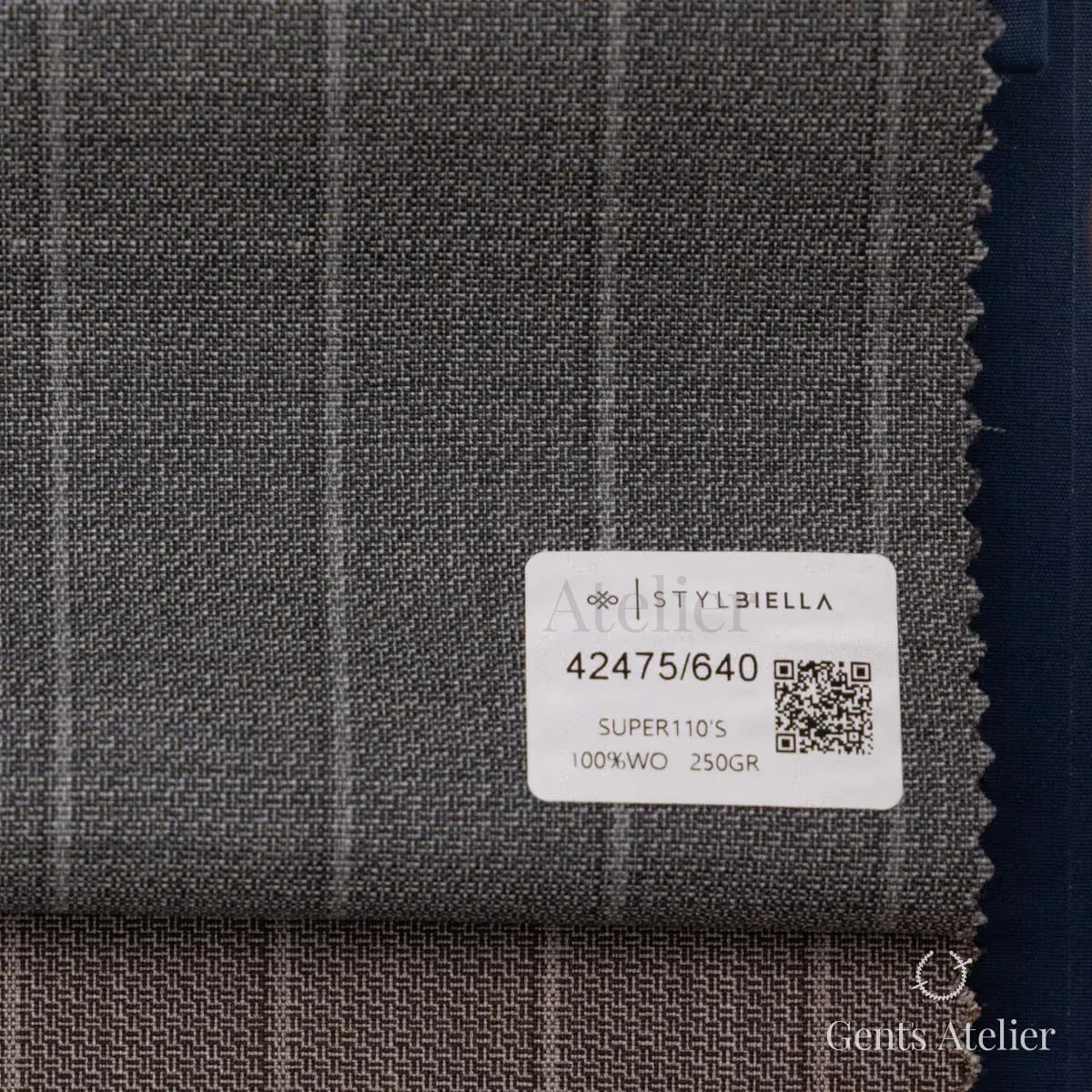 Образец ткани Stylbiella 42475/640 с этикеткой, светло-серый