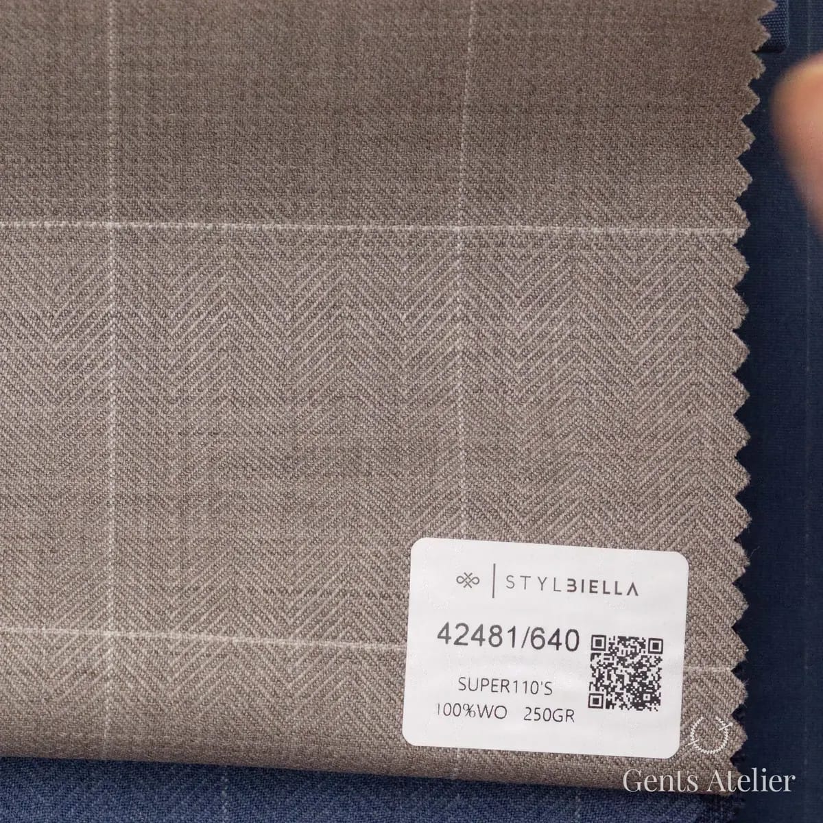 Образец ткани Stylbiella 42481/640 с этикеткой, бежевый