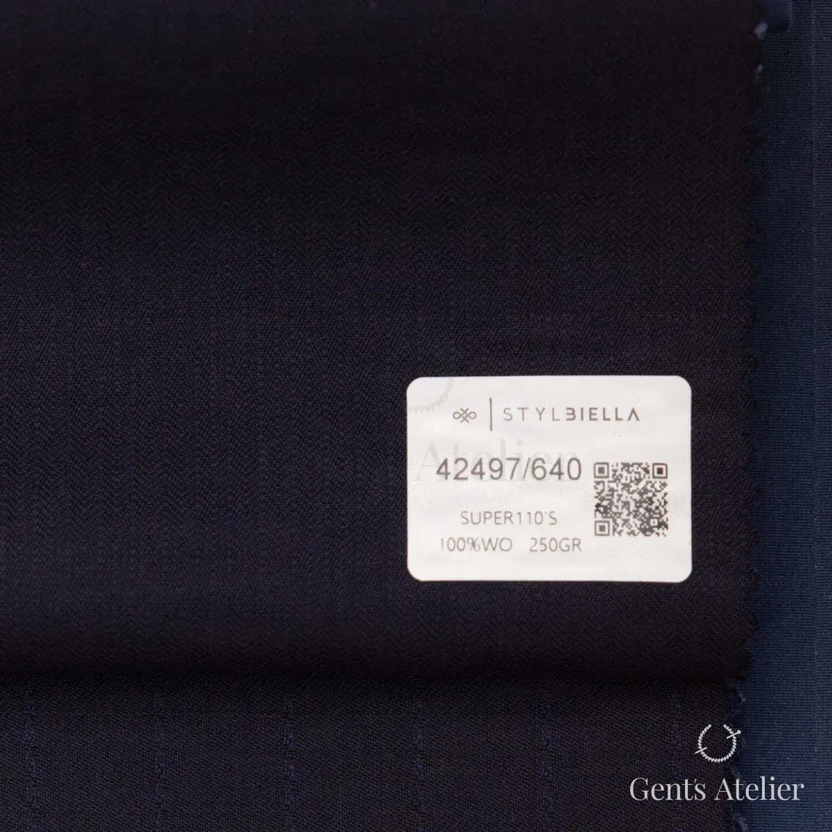 Образец ткани Stylbiella 42497/640 с этикеткой, тёмно-синий