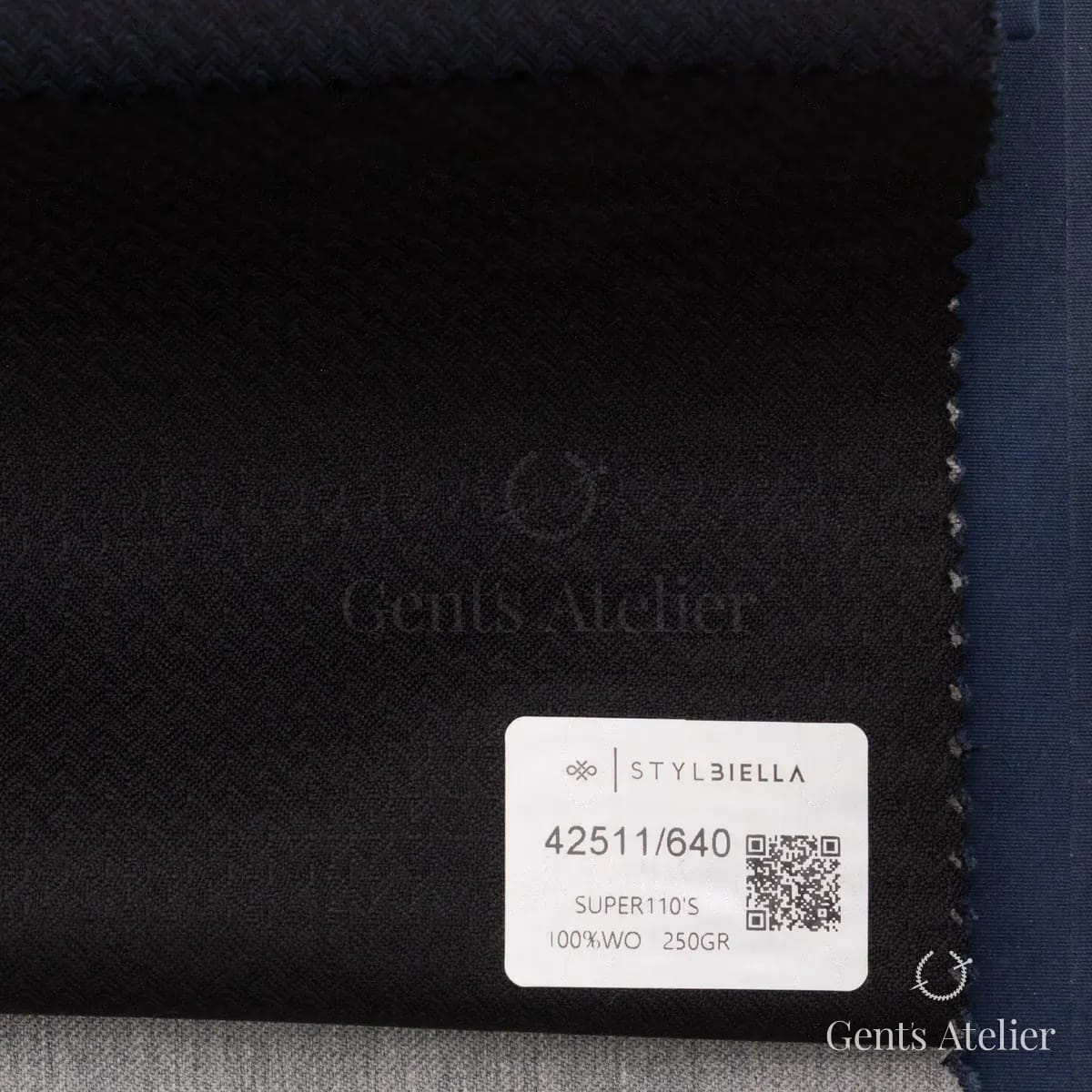 Образец ткани Stylbiella 42511/640 с этикеткой, чёрный