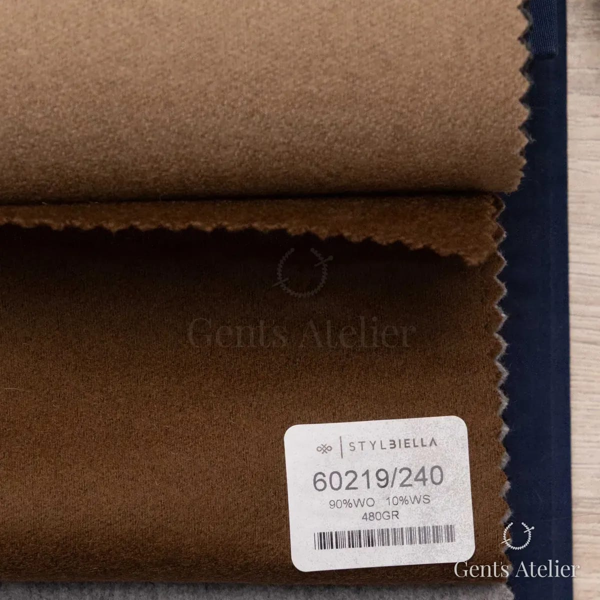 Образец ткани Stylbiella 60219/240 с этикеткой, кэмел