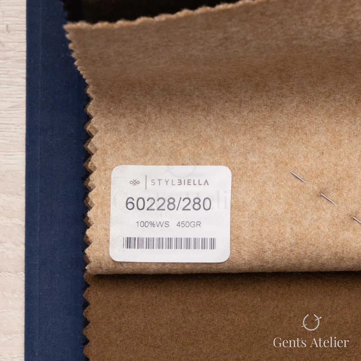 Образец ткани Stylbiella 60228/280 с этикеткой, бежевый