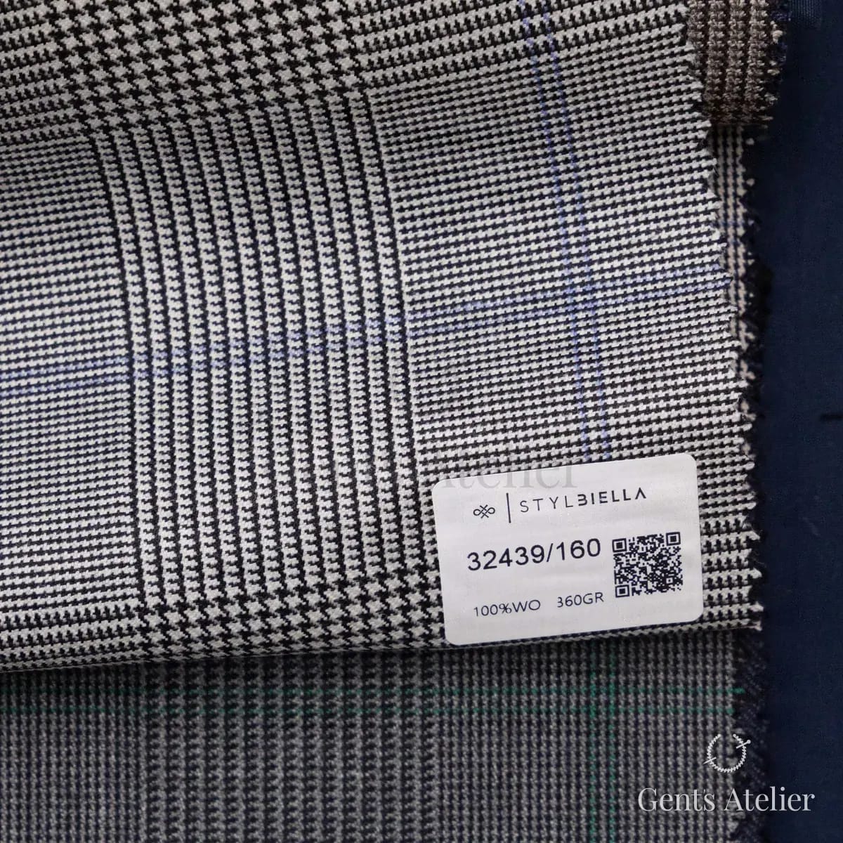 Образец ткани Stylbiella 32439/160 с этикеткой, светло-серый