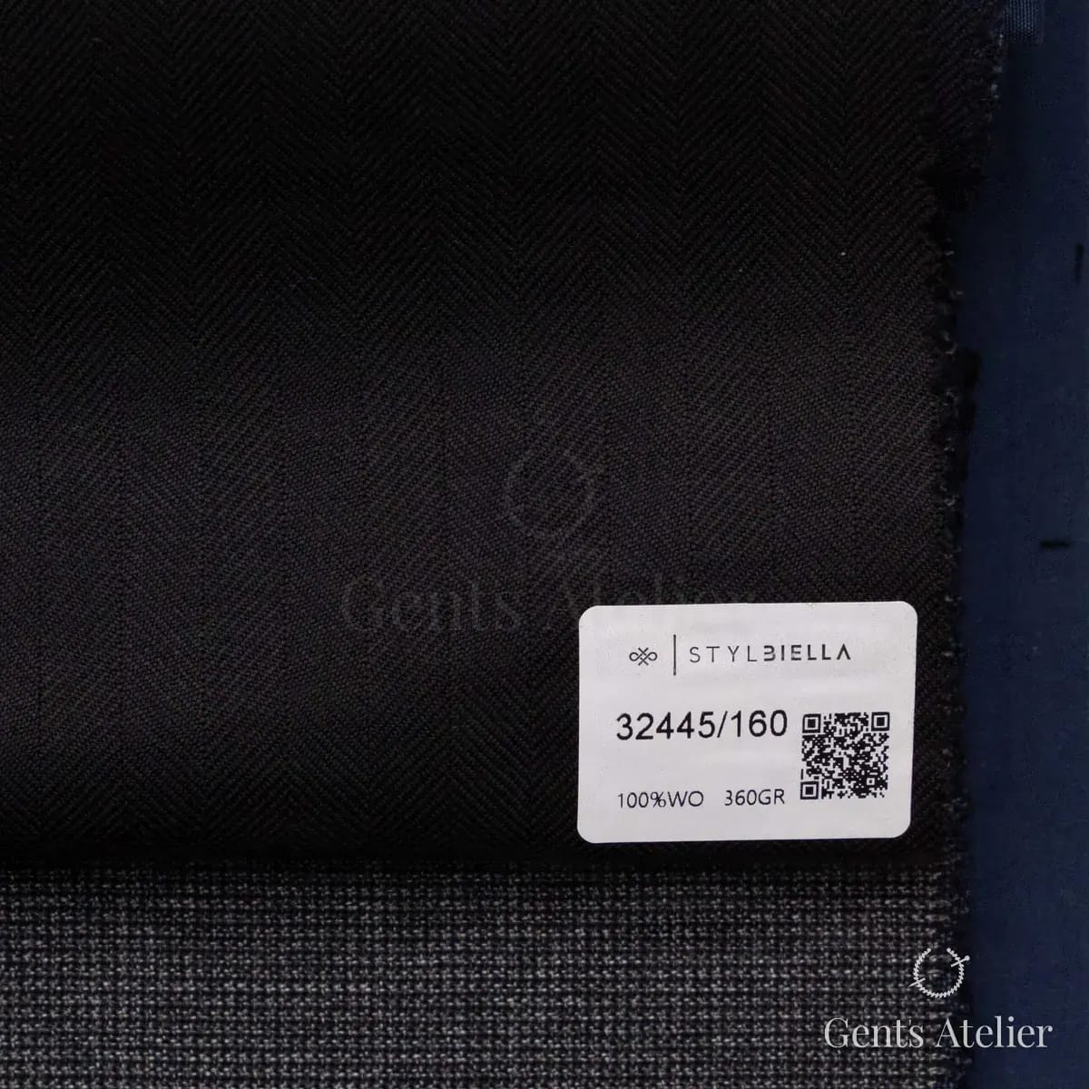 Образец ткани Stylbiella 32445/160 с этикеткой, чёрный