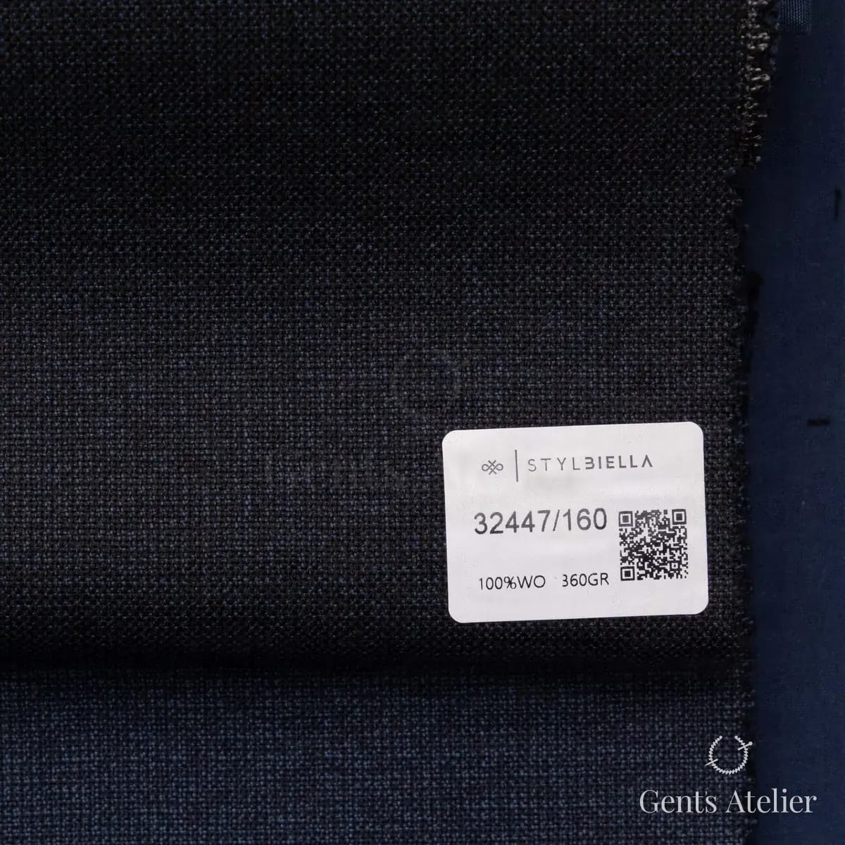 Образец ткани Stylbiella 32447/160 с этикеткой, тёмно-синий