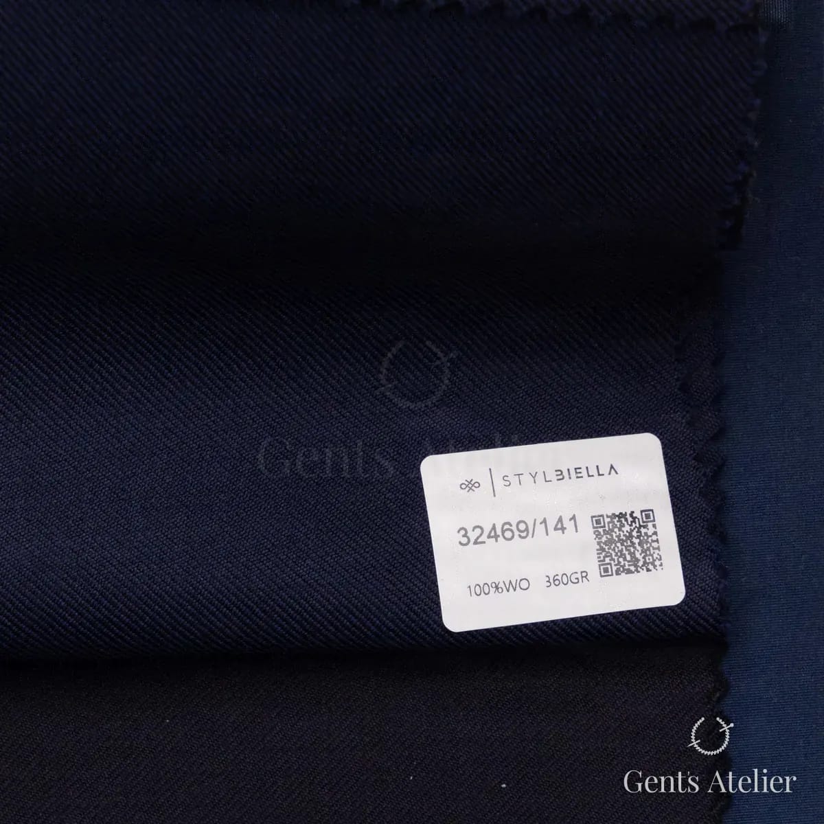 Образец ткани Stylbiella 32469/141 с этикеткой, тёмно-синий