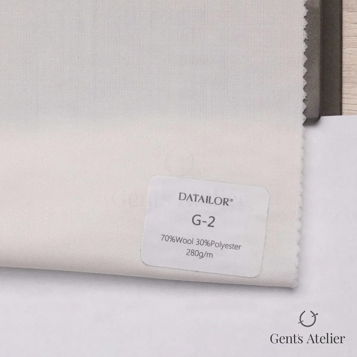 Образец ткани Tailor G-2 с этикеткой, молочный
