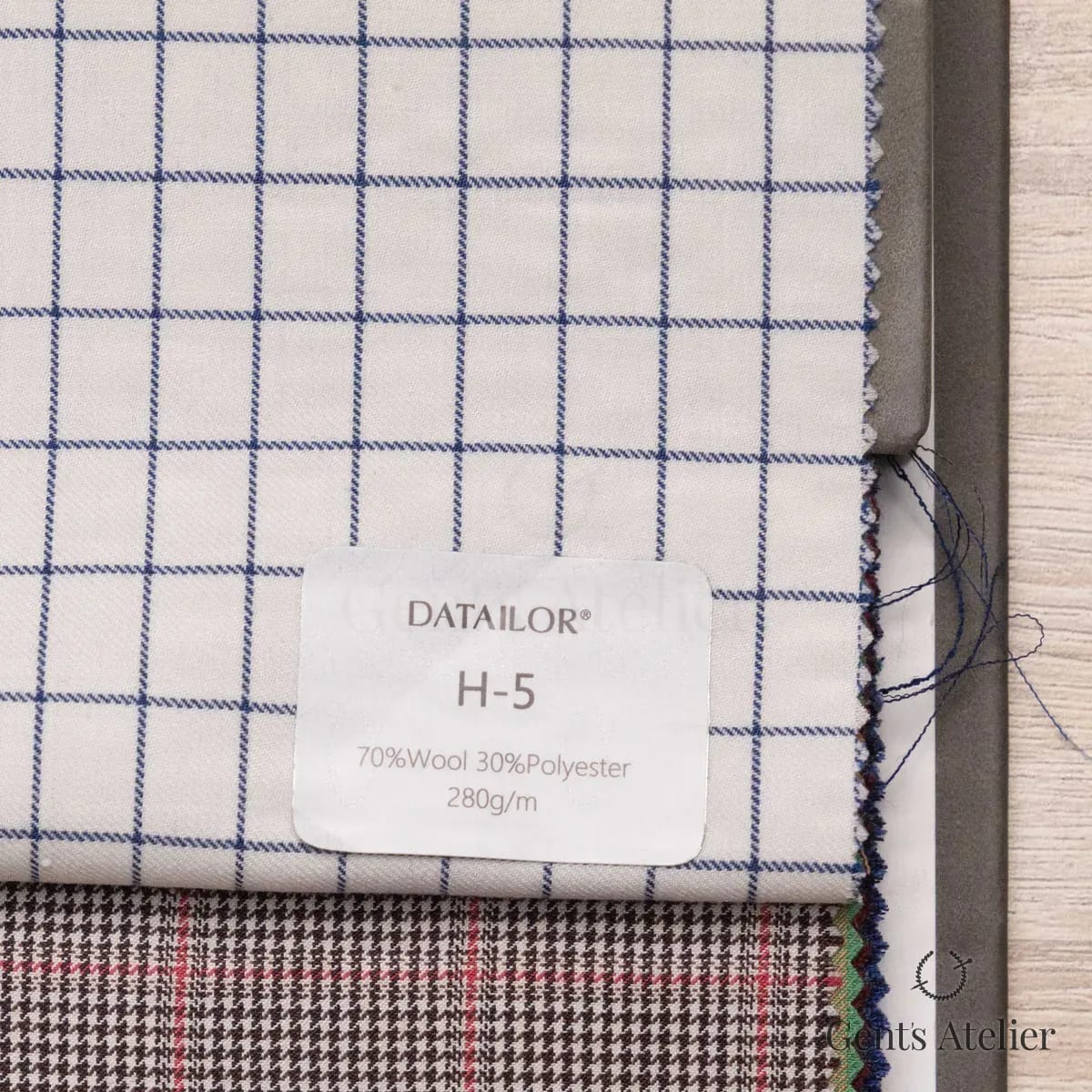 Образец ткани Tailor H-5 с этикеткой, молочный