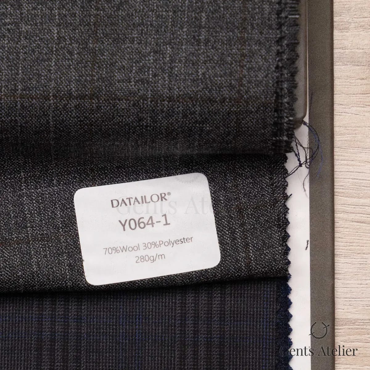 Образец ткани Tailor Y064-1 с этикеткой, тёмно-серый