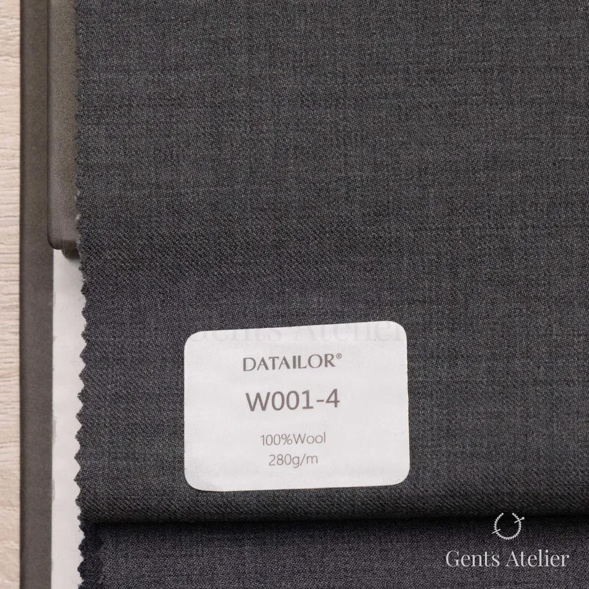 Образец ткани Tailor W001-4 с этикеткой, тёмно-серый