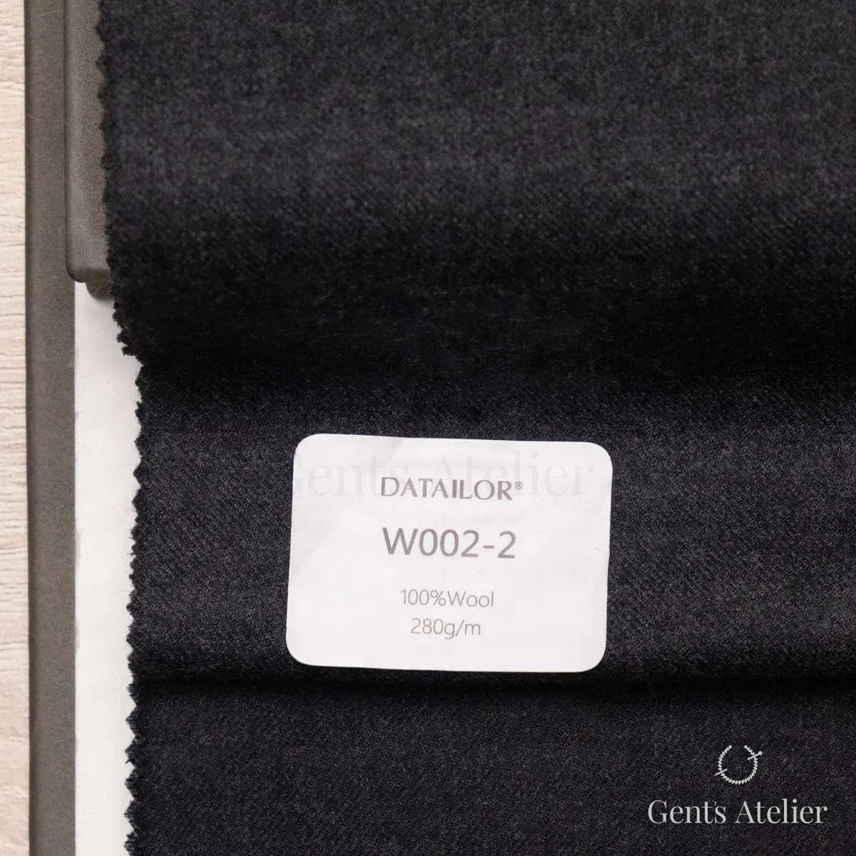 Образец ткани Tailor W002-2 с этикеткой, чёрный