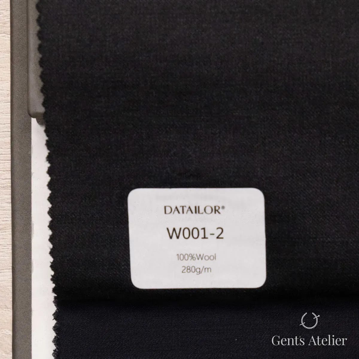 Образец ткани Tailor W001-2 с этикеткой, тёмно-серый