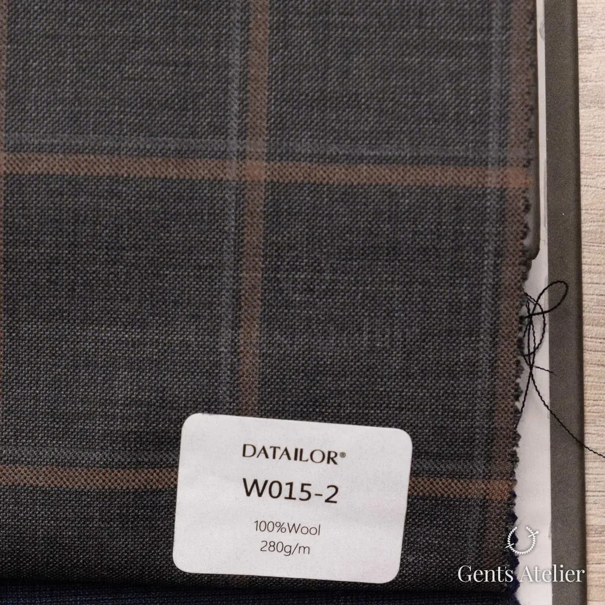 Образец ткани Tailor W015-2 с этикеткой, тёмно-серый