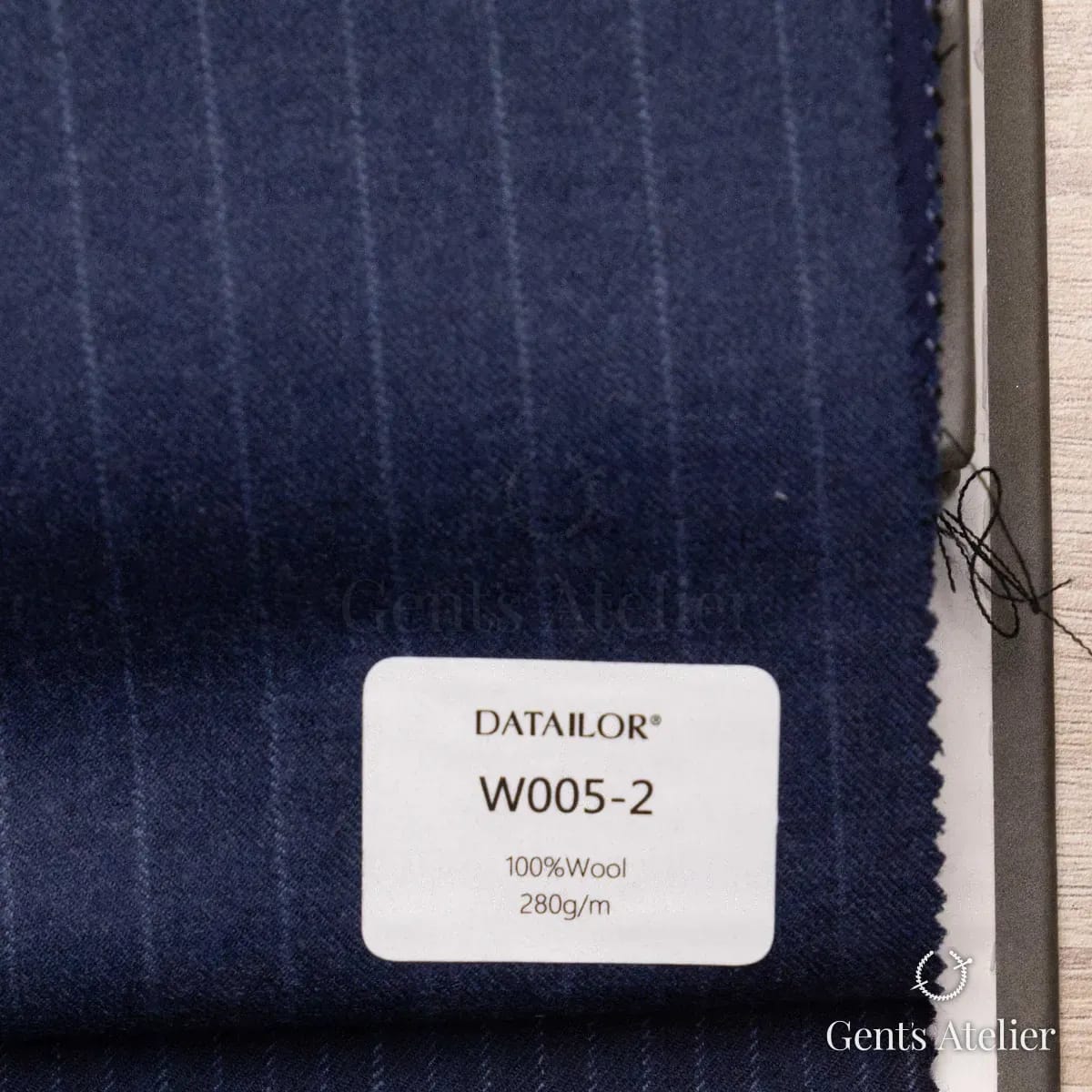 Образец ткани Tailor W005-2 с этикеткой, синий