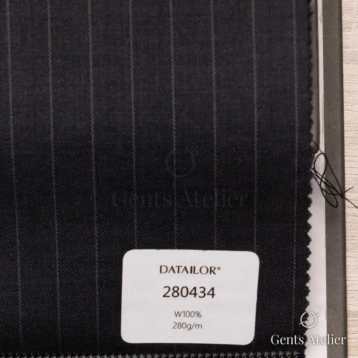 Образец ткани Tailor 280434 с этикеткой, графитовый