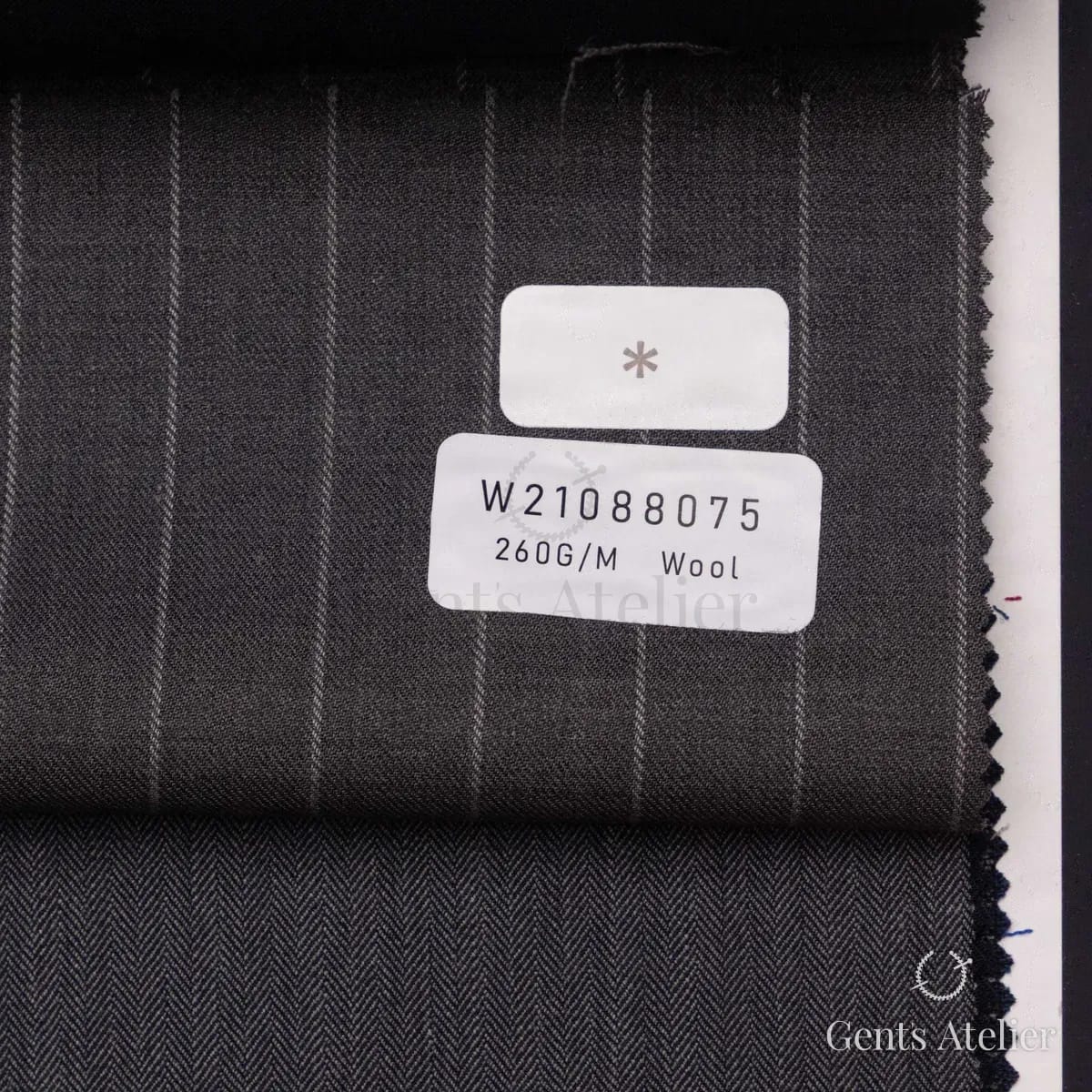 Образец ткани Tailor W21088075 с этикеткой, серый