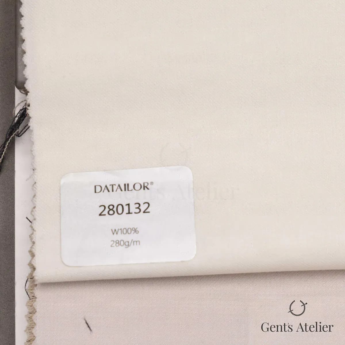 Образец ткани Tailor 280132 с этикеткой, молочный
