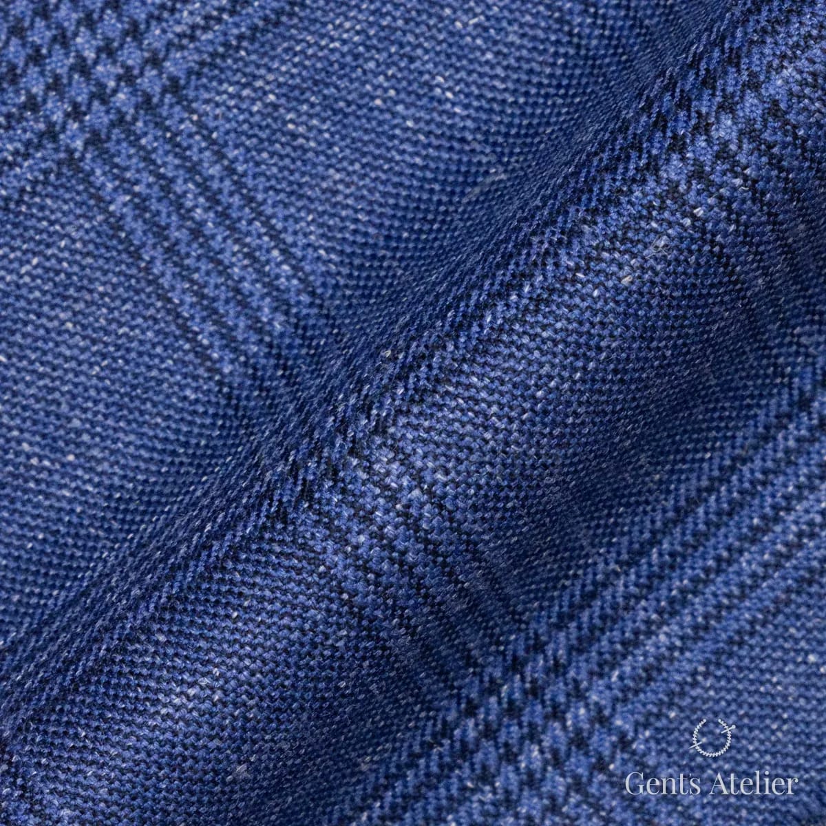 Драпировка ткани Tailor 10607.001-1 крупным планом