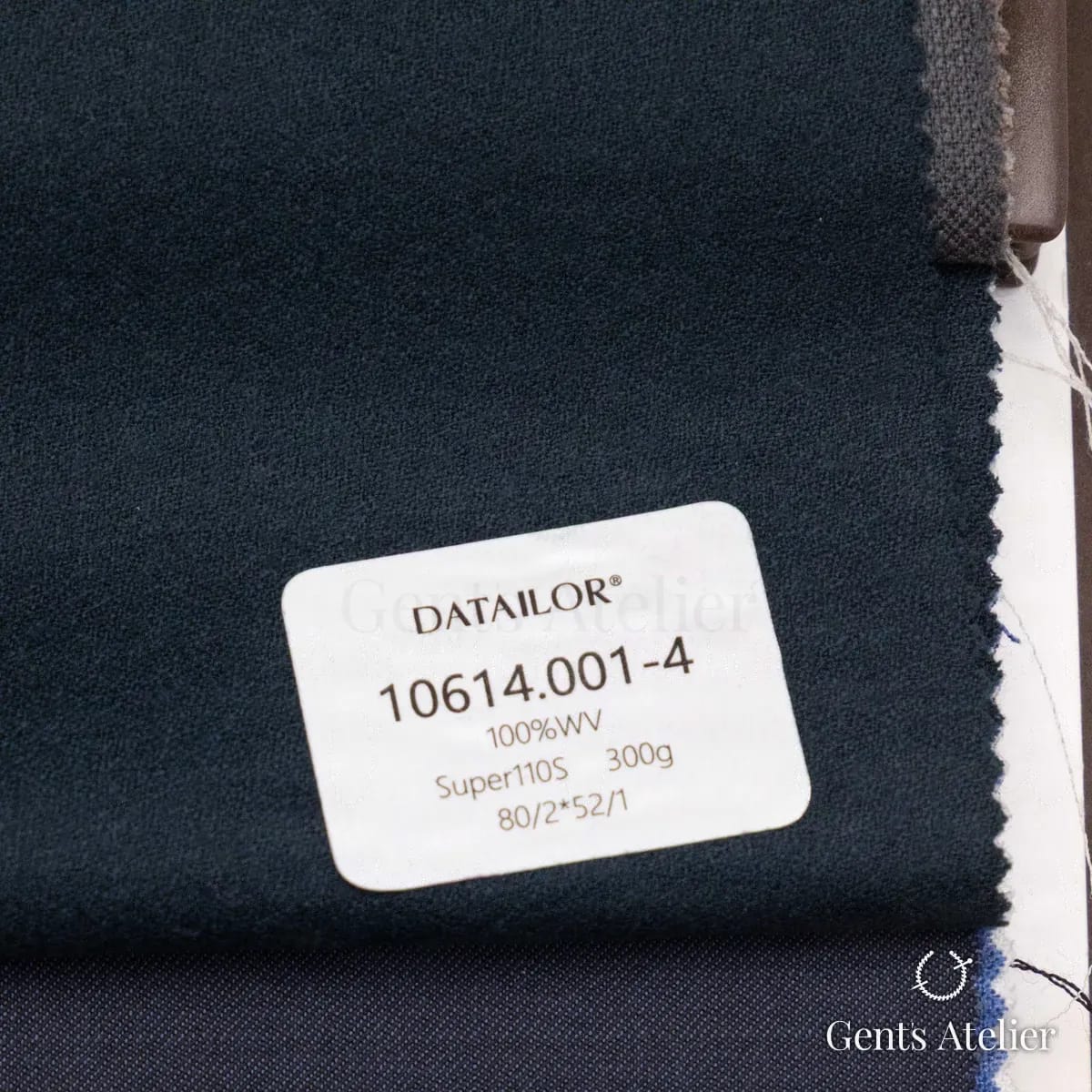 Образец ткани Tailor 10614.001-4 с этикеткой, тёмно-синий