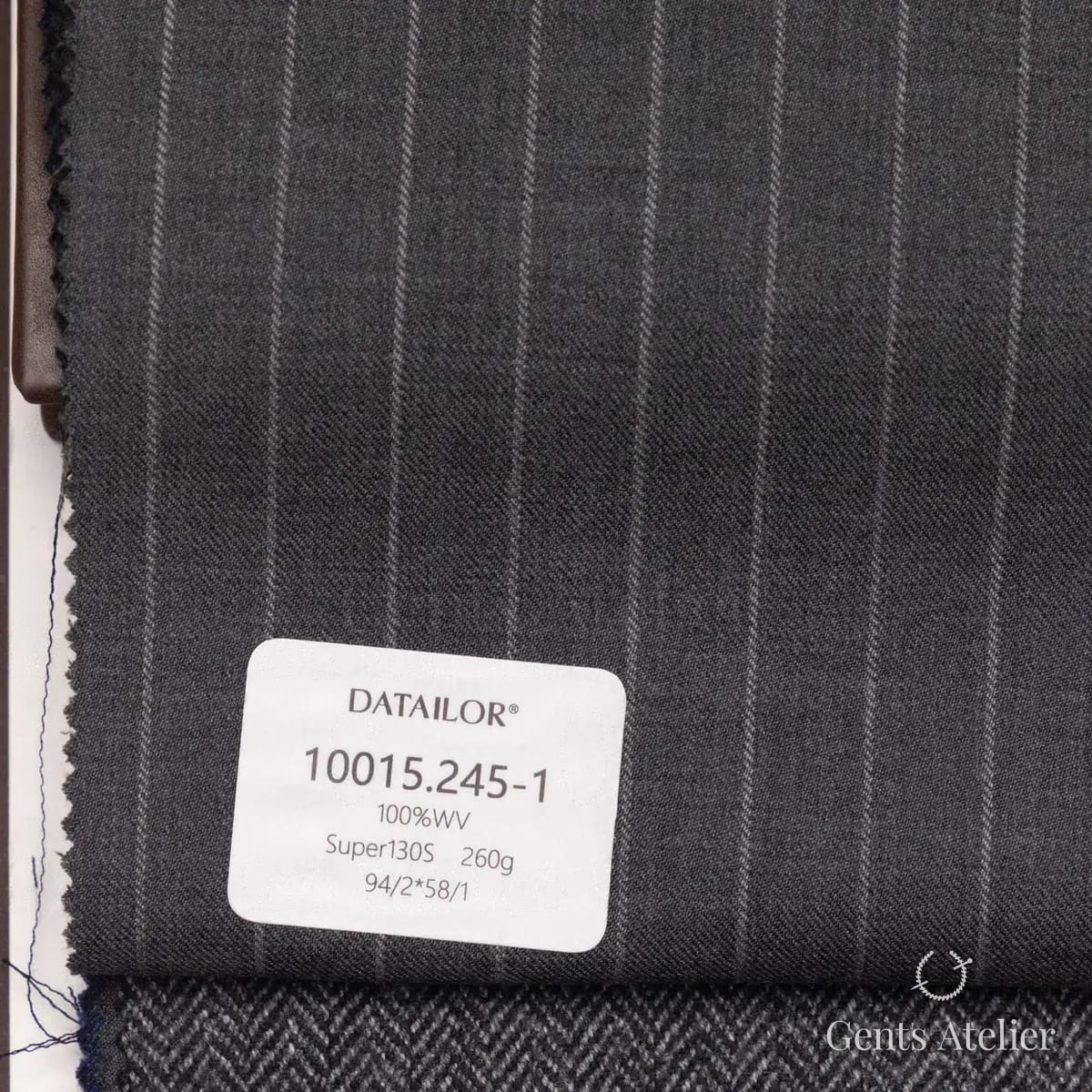 Образец ткани Tailor 10015.245-1 с этикеткой, тёмно-серый