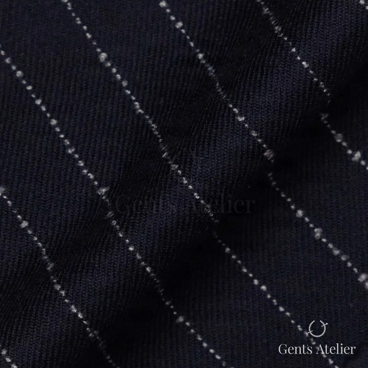 Драпировка ткани Tailor 10779.002-1 крупным планом