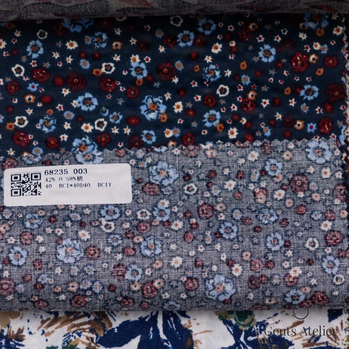 Образец ткани James Fabric 68235 003 с этикеткой, тёмно-синий