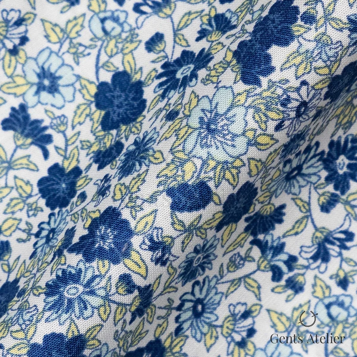 Драпировка ткани James Fabric 68235 005 крупным планом