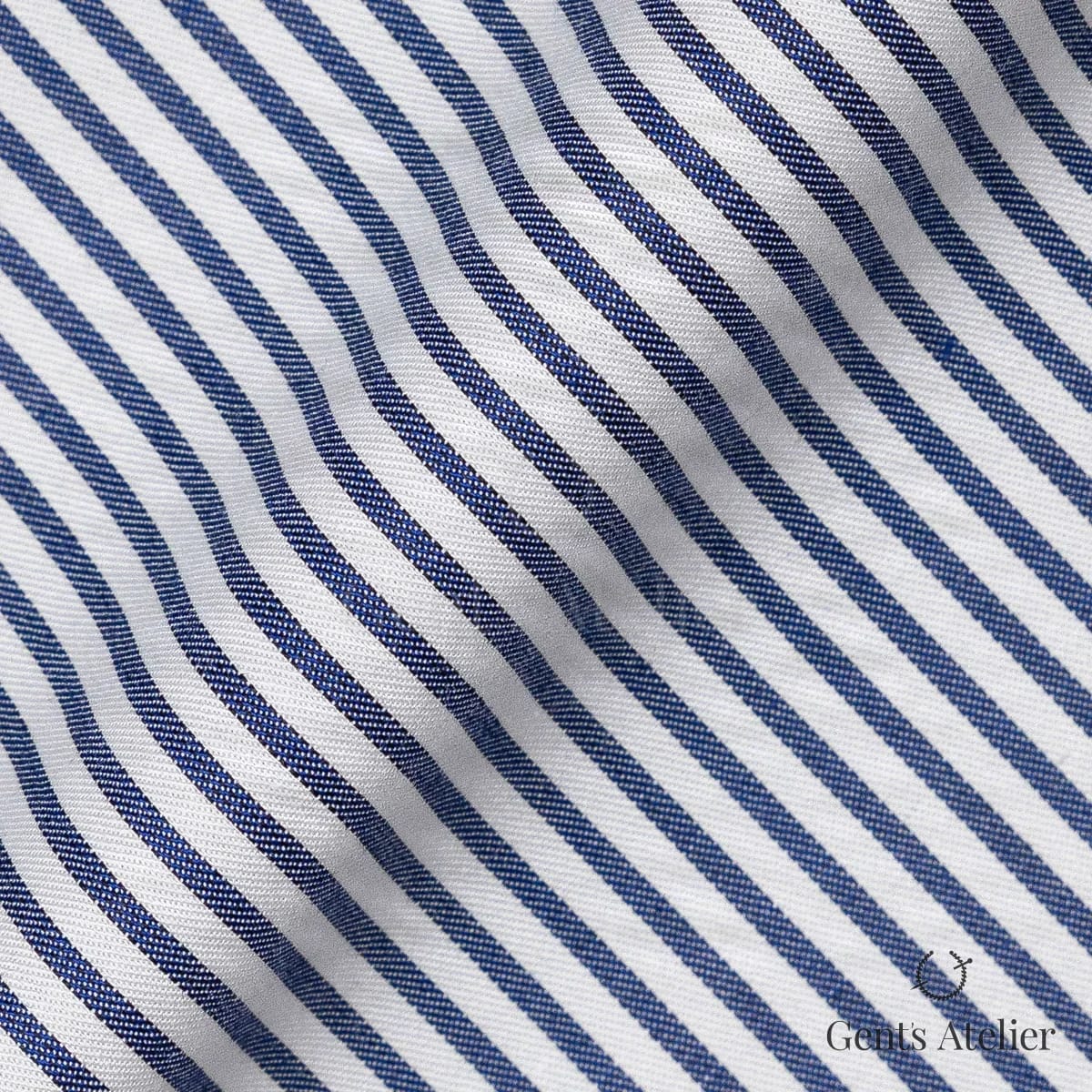 Драпировка ткани James Fabric 33147 010 крупным планом