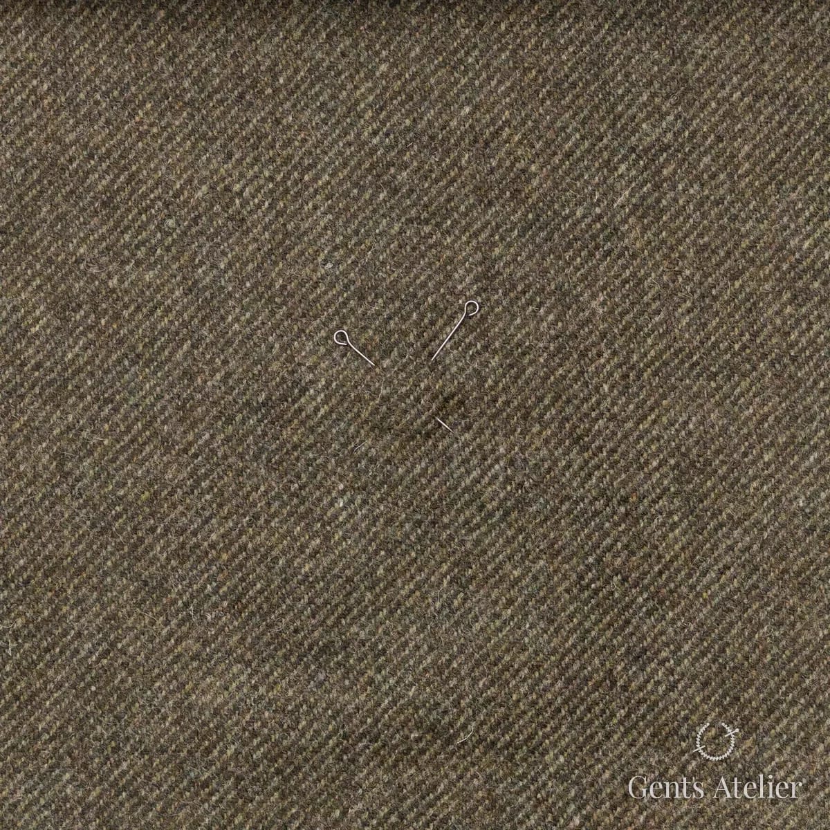 Костюм из Marton Mills CGE158 — тёмно-оливковый, 100% шерсть