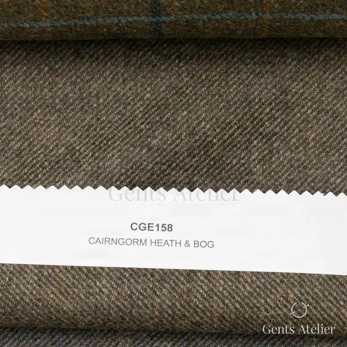 Образец ткани Marton Mills CGE158 с этикеткой, тёмно-оливковый