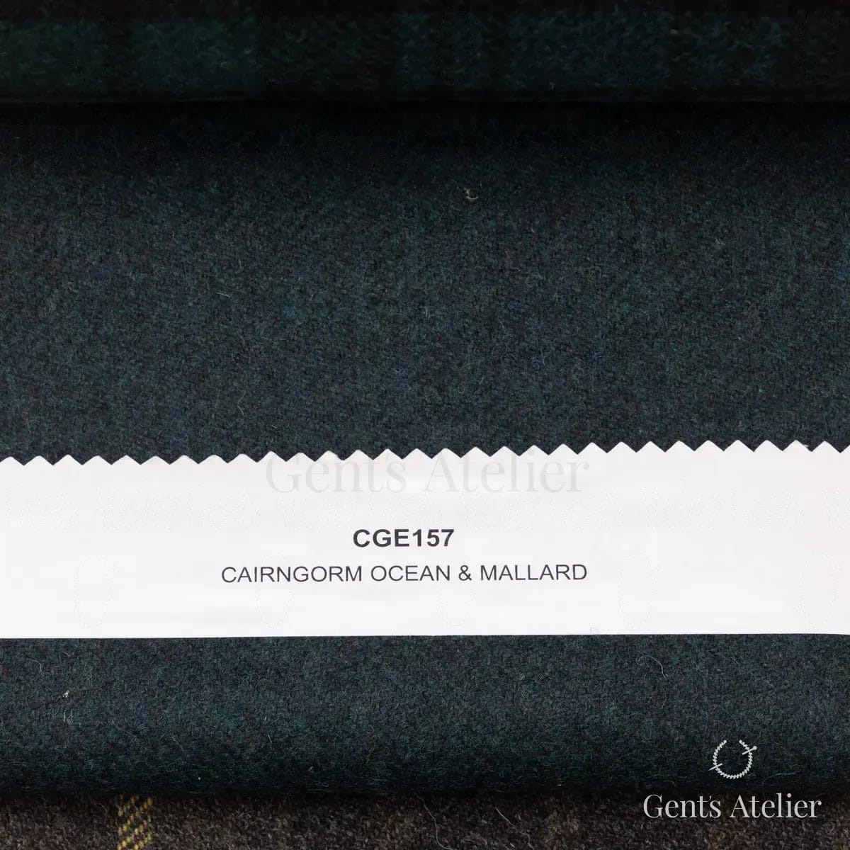 Образец ткани Marton Mills CGE157 с этикеткой, тёмно-зелёный