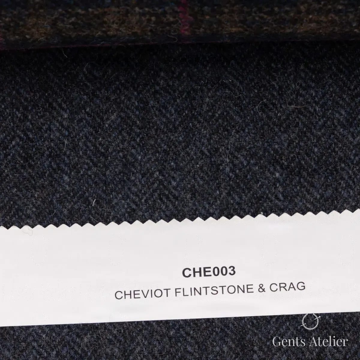 Образец ткани Marton Mills CHE003 с этикеткой, тёмно-серый