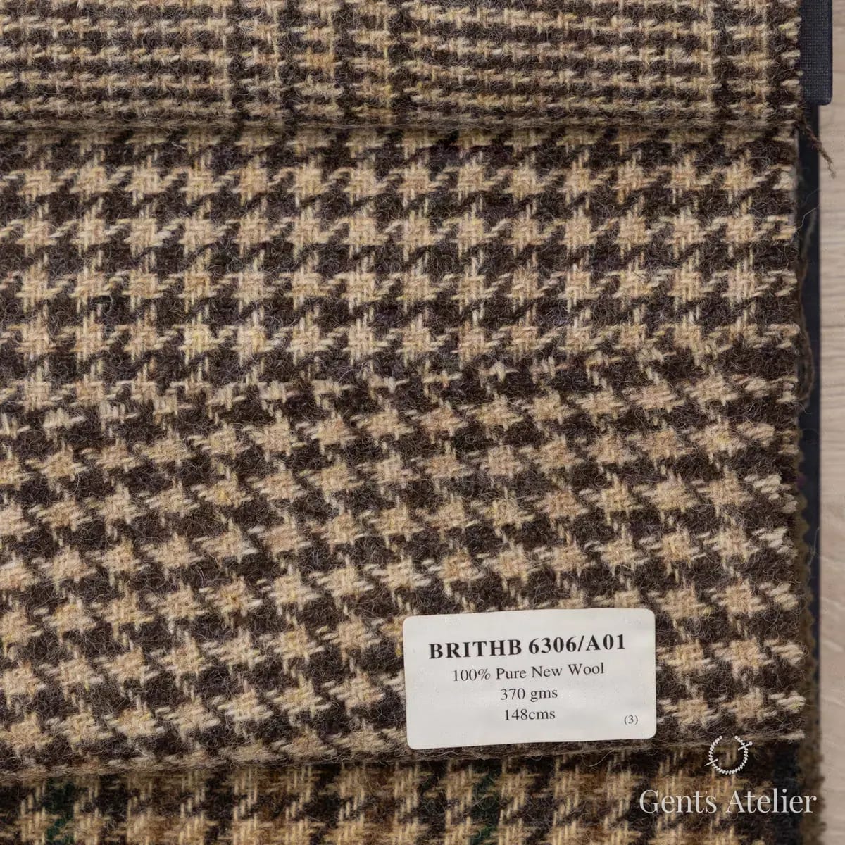 Образец ткани Abraham Moon & Sons BRITHB 6306/A01 с этикеткой, коричневый