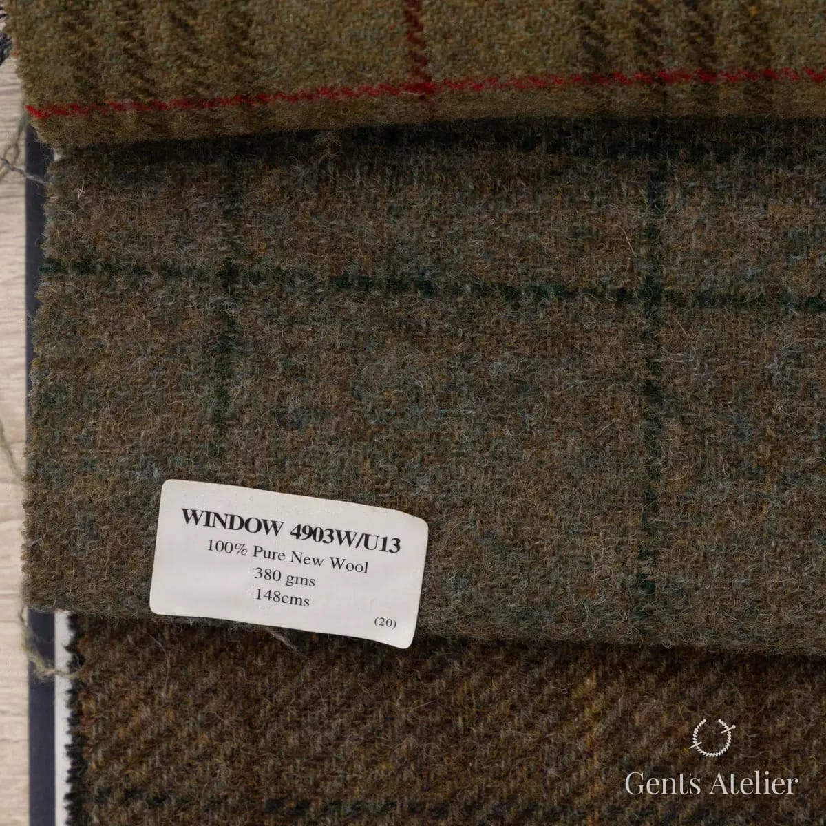 Образец ткани Abraham Moon & Sons WINDOW 4903W/U13 с этикеткой, оливковый