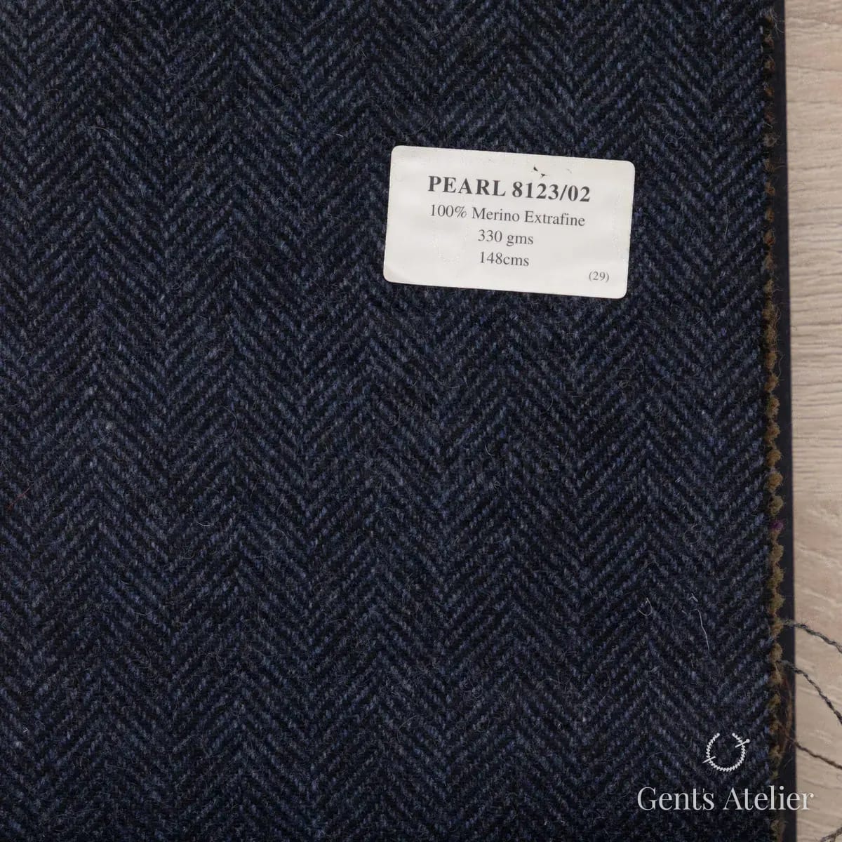 Образец ткани Abraham Moon & Sons PEARL 8123/02 с этикеткой, тёмно-синий