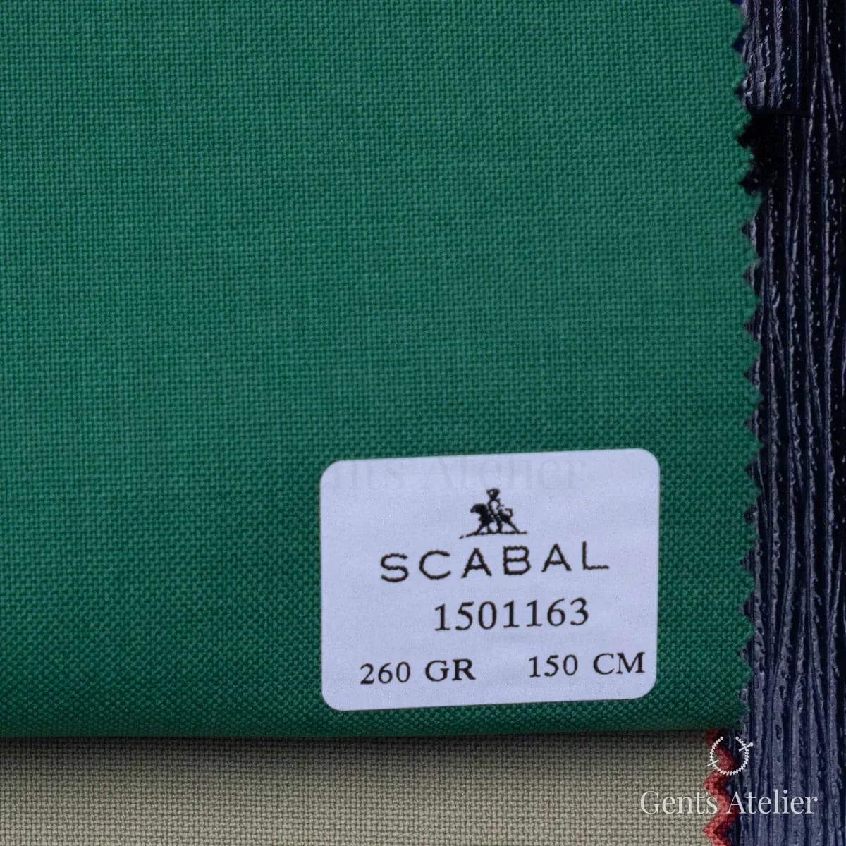 Образец ткани Scabal 1501163 с этикеткой, насыщенный зелёный (изумрудно-травяной)