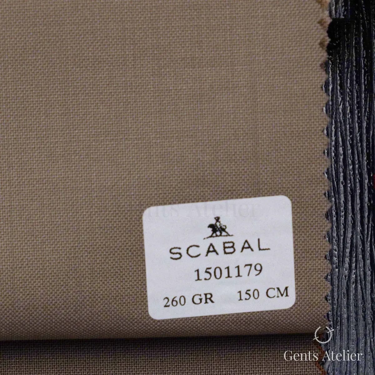 Образец ткани Scabal 1501179 с этикеткой, тёмный серо-коричневый