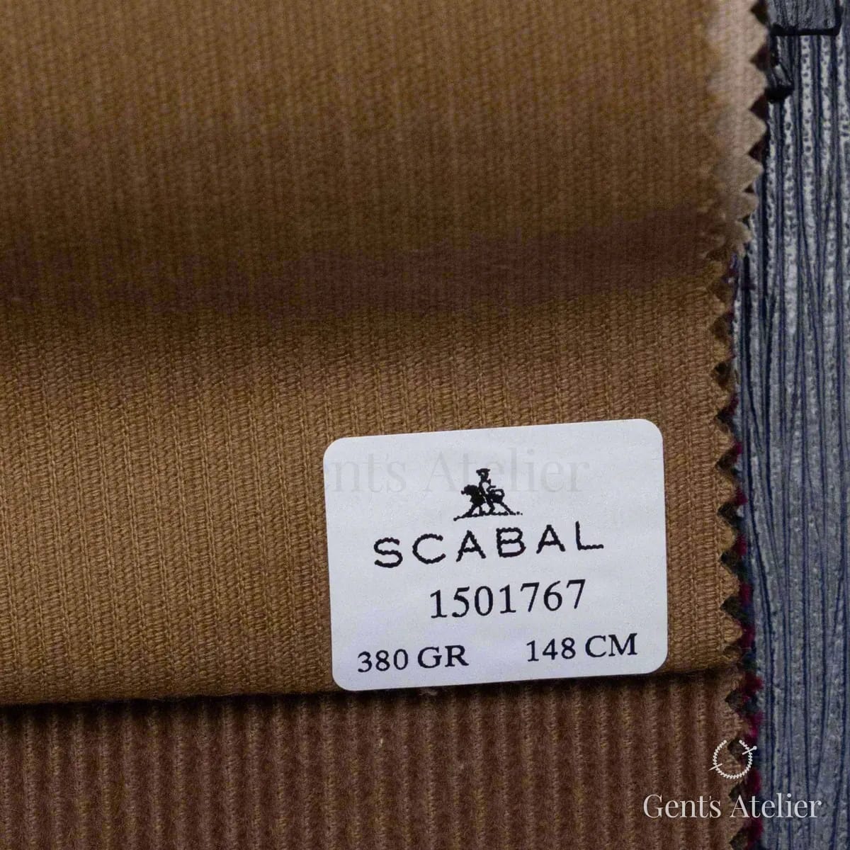 Образец ткани Scabal 1501767 с этикеткой, золотисто-коричневый (кэмел)