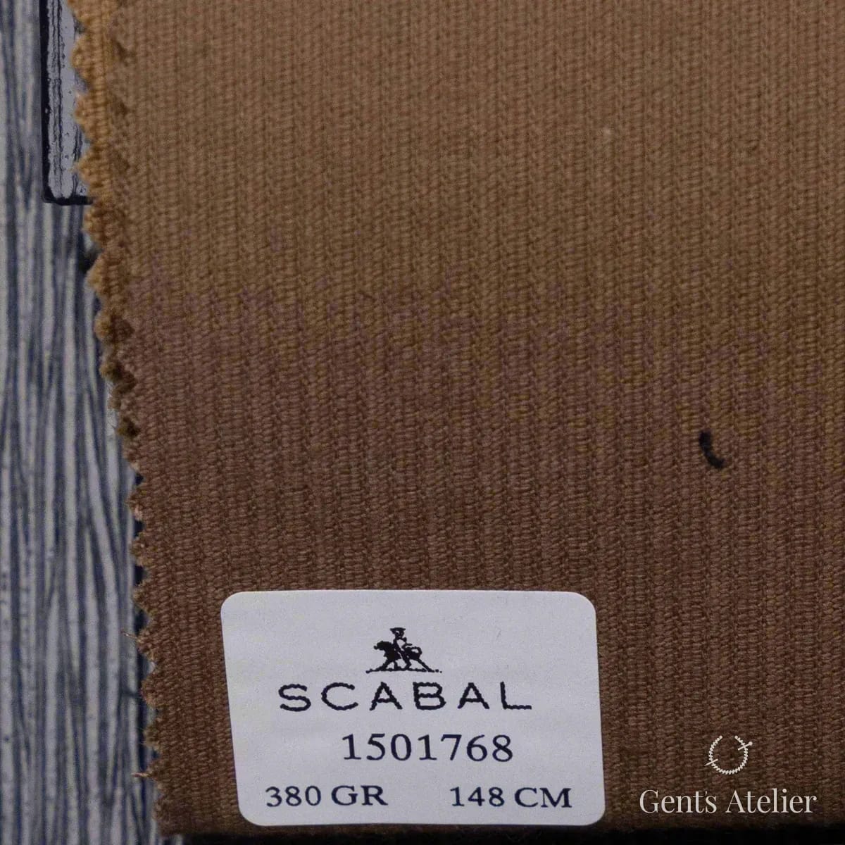 Образец ткани Scabal 1501768 с этикеткой, тёмно-коричневый