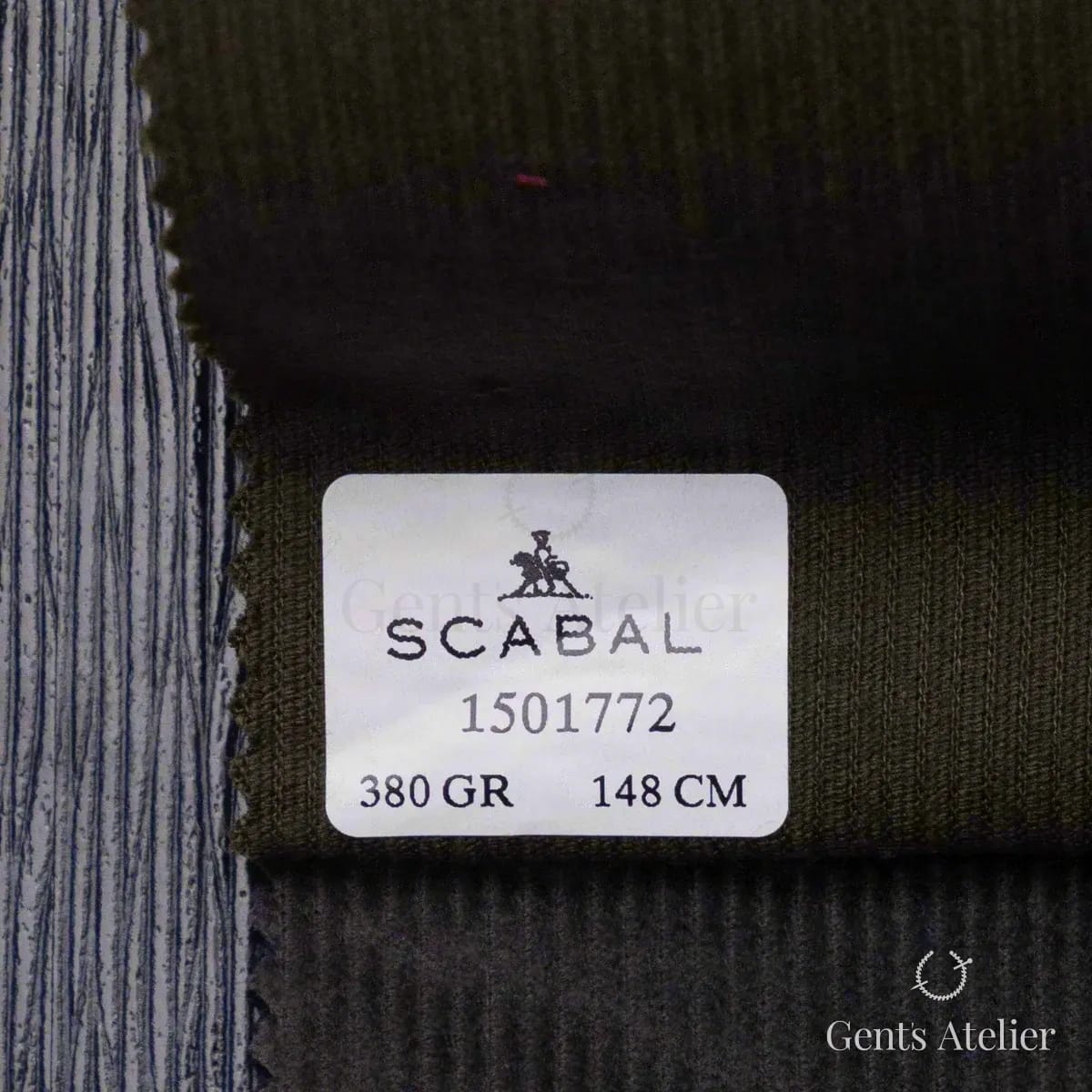 Образец ткани Scabal 1501772 с этикеткой, тёмно-коричневый с оливковым оттенком