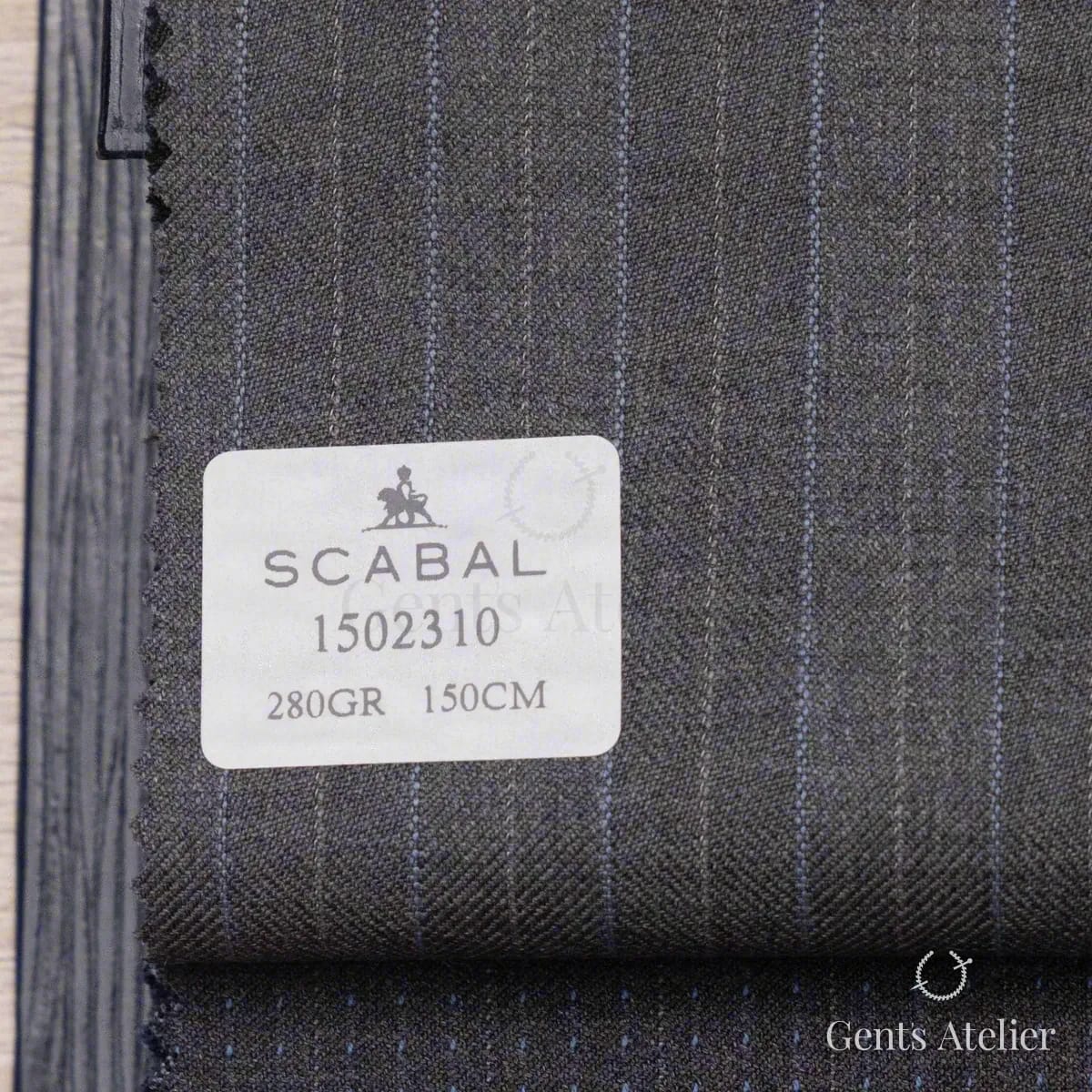 Образец ткани Scabal 1502310 с этикеткой, серо-синий