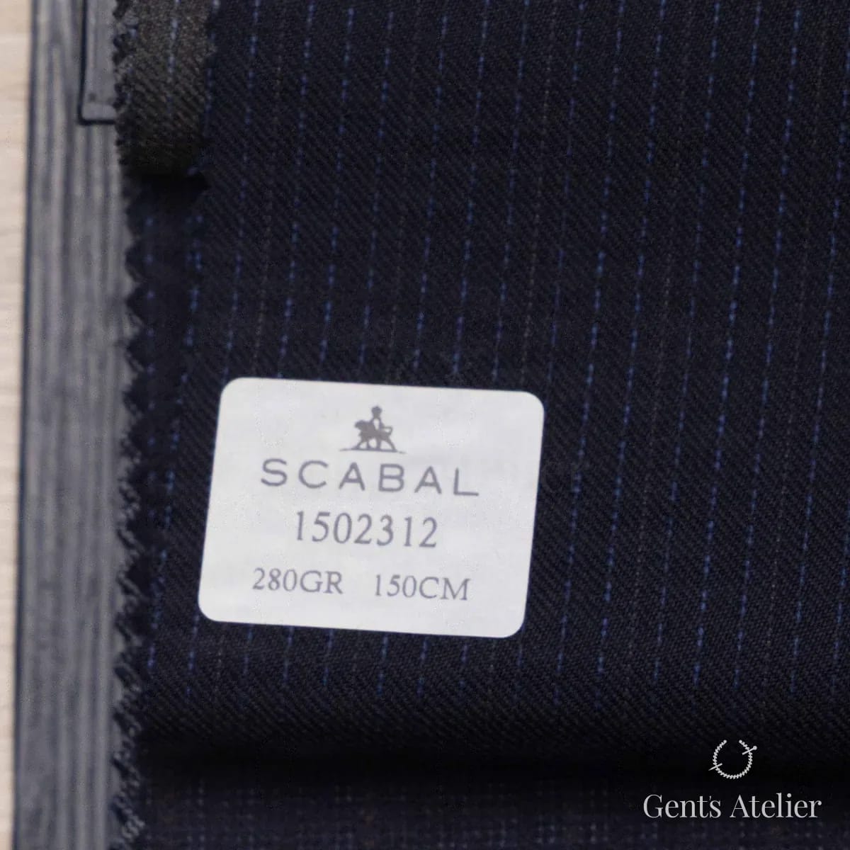 Образец ткани Scabal 1502312 с этикеткой, тёмно-синий