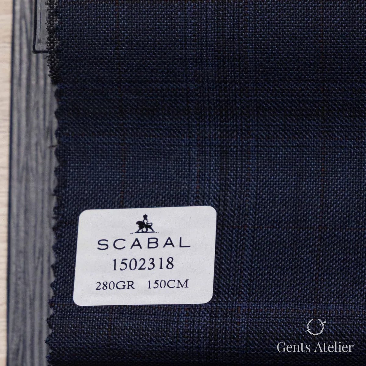 Образец ткани Scabal 1502318 с этикеткой, тёмно-синий